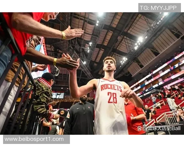 申京本赛季场均25分10板5助排名联盟第三仅次于约基奇和字母哥